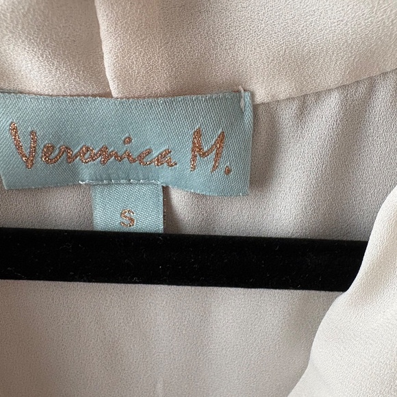 Size Small Cream Veronica M V Neck Tank Top - Picture 2 of 3